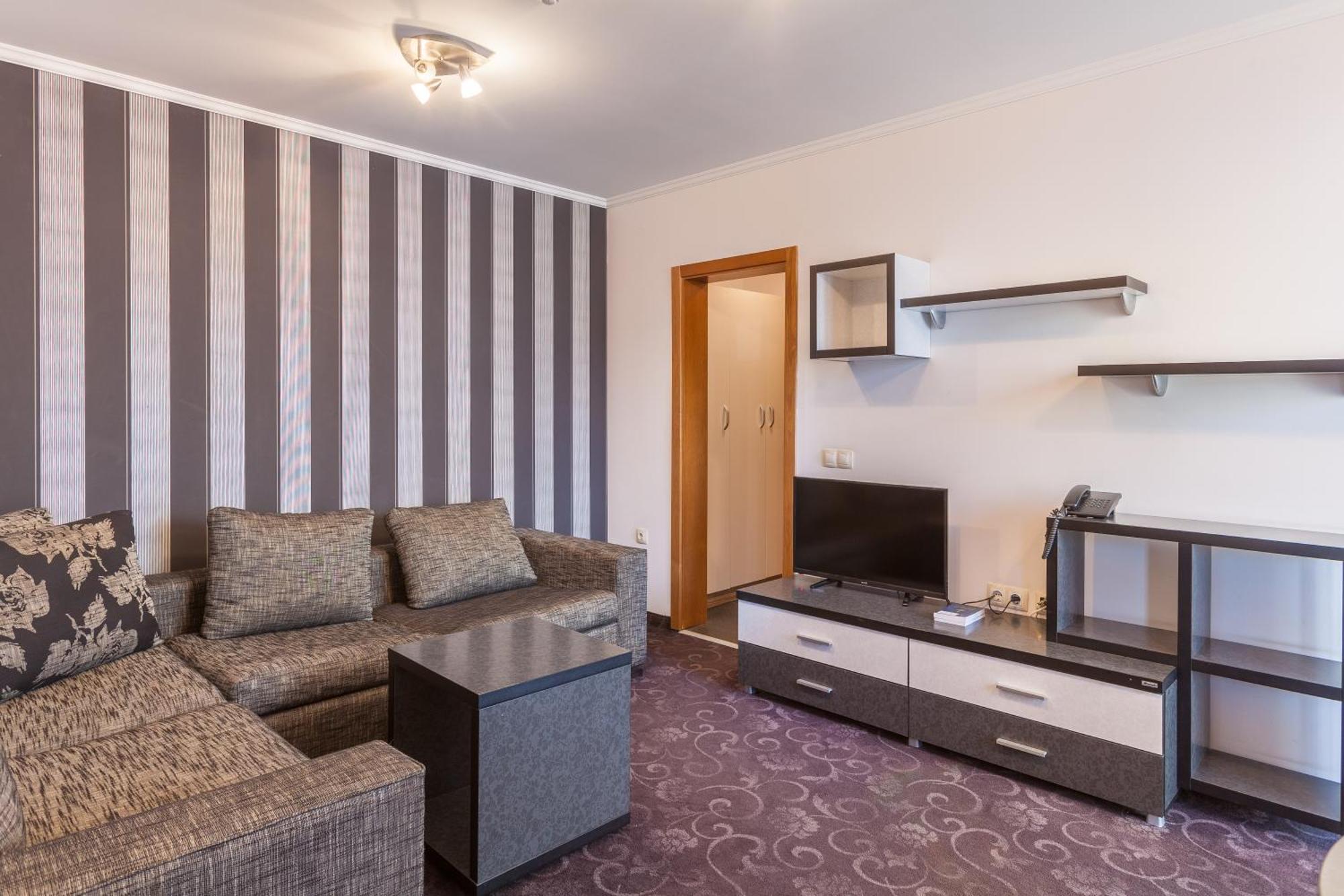 Hotel семеен опера 3*